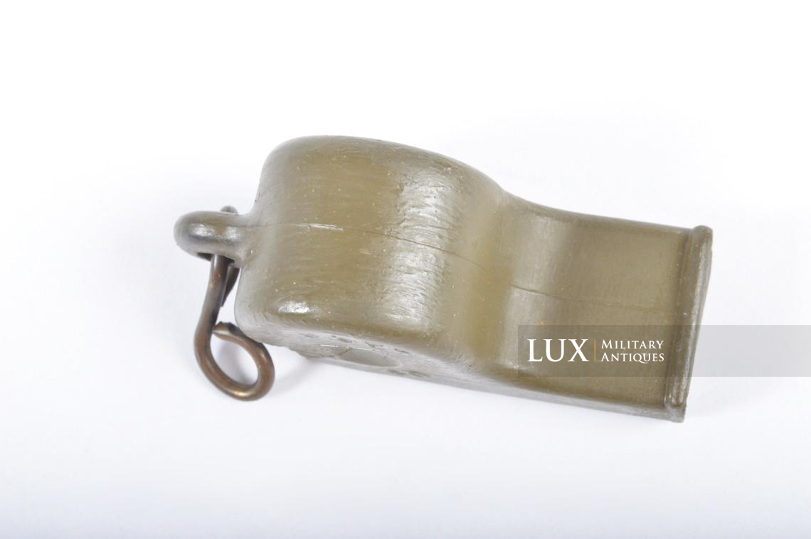 US ARMY plastic whistle - Lux Military Antiques - photo 10