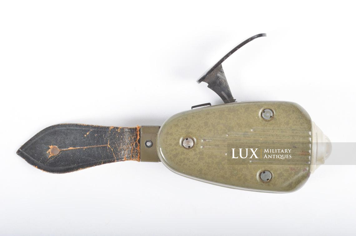 Rare lampe de poche allemande réglementaire à dynamo, « Wehrmachteigentum » - photo 4
