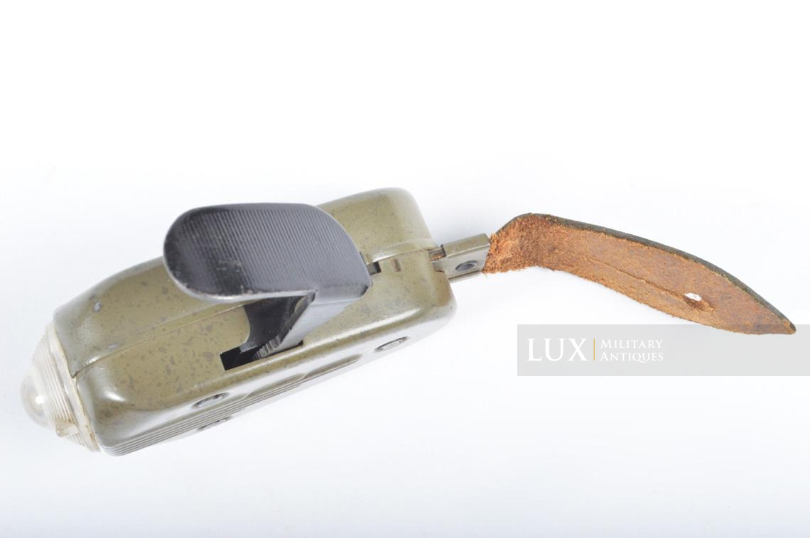 Rare lampe de poche allemande réglementaire à dynamo, « Wehrmachteigentum » - photo 12