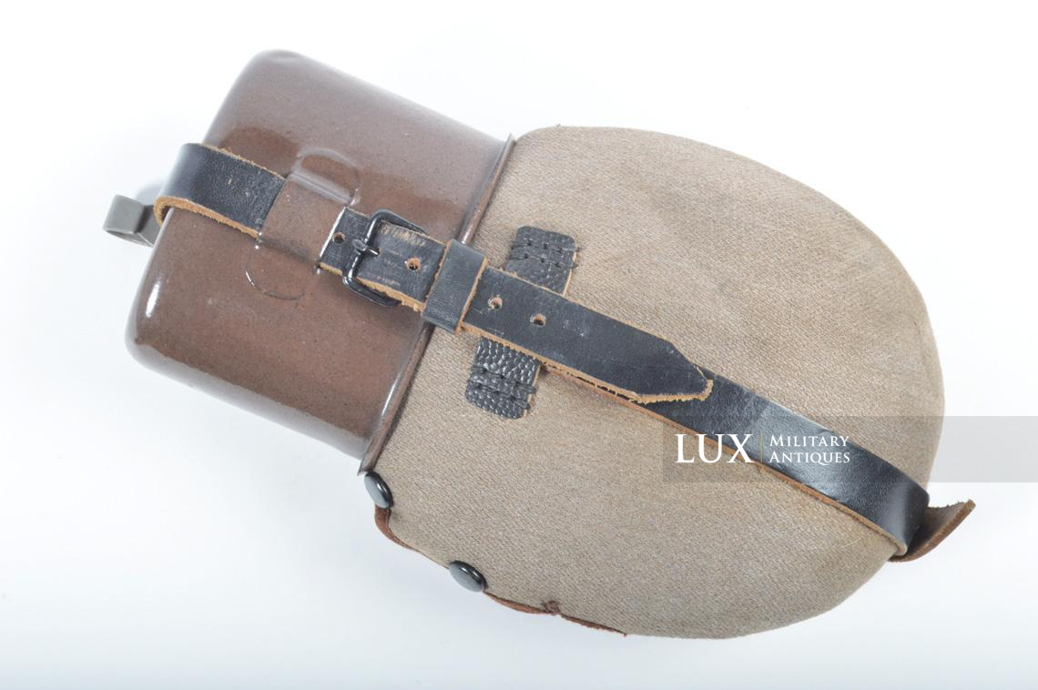 Unissued German late-war canteen with brown enamel cup, « AEMA 44 » - photo 4