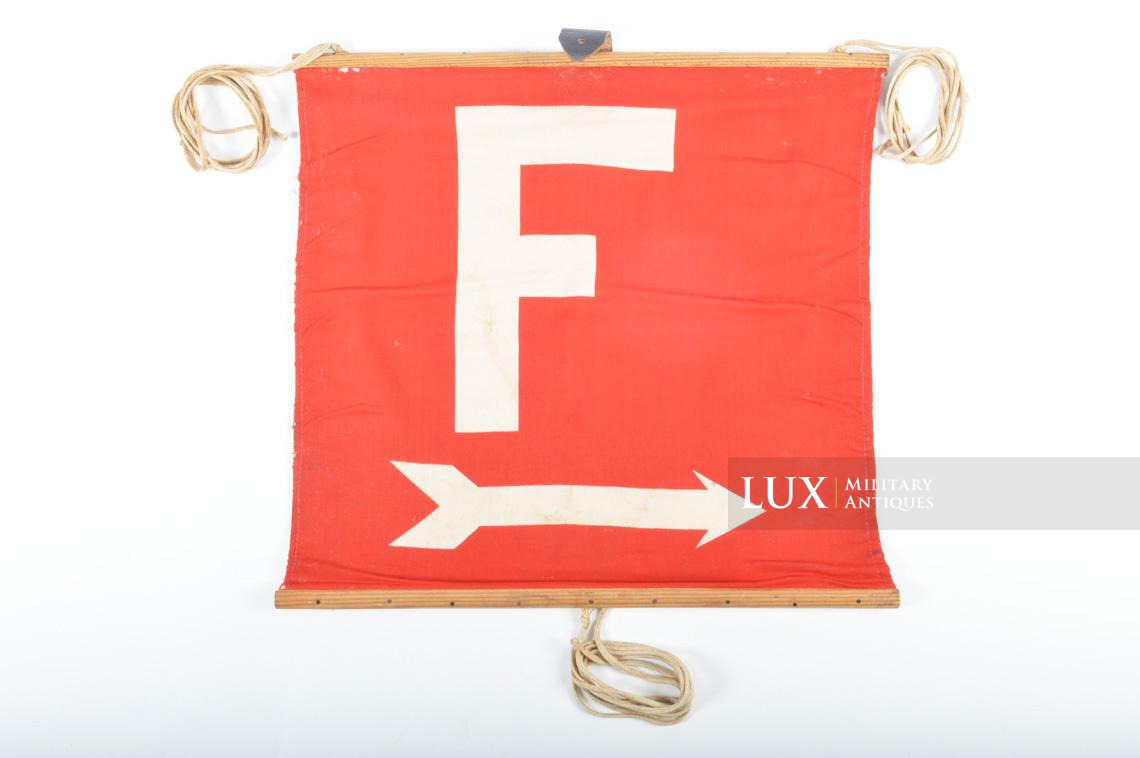 Drapeau allemand indiquant l'emplacement d’un poste de communication radio, « dnq.41 » - photo 19