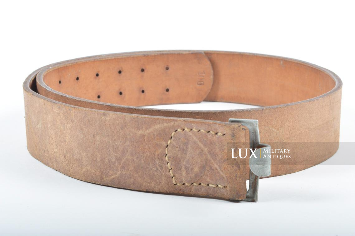 Late war German leather belt in natural brown leather, « RBNr » - photo 4