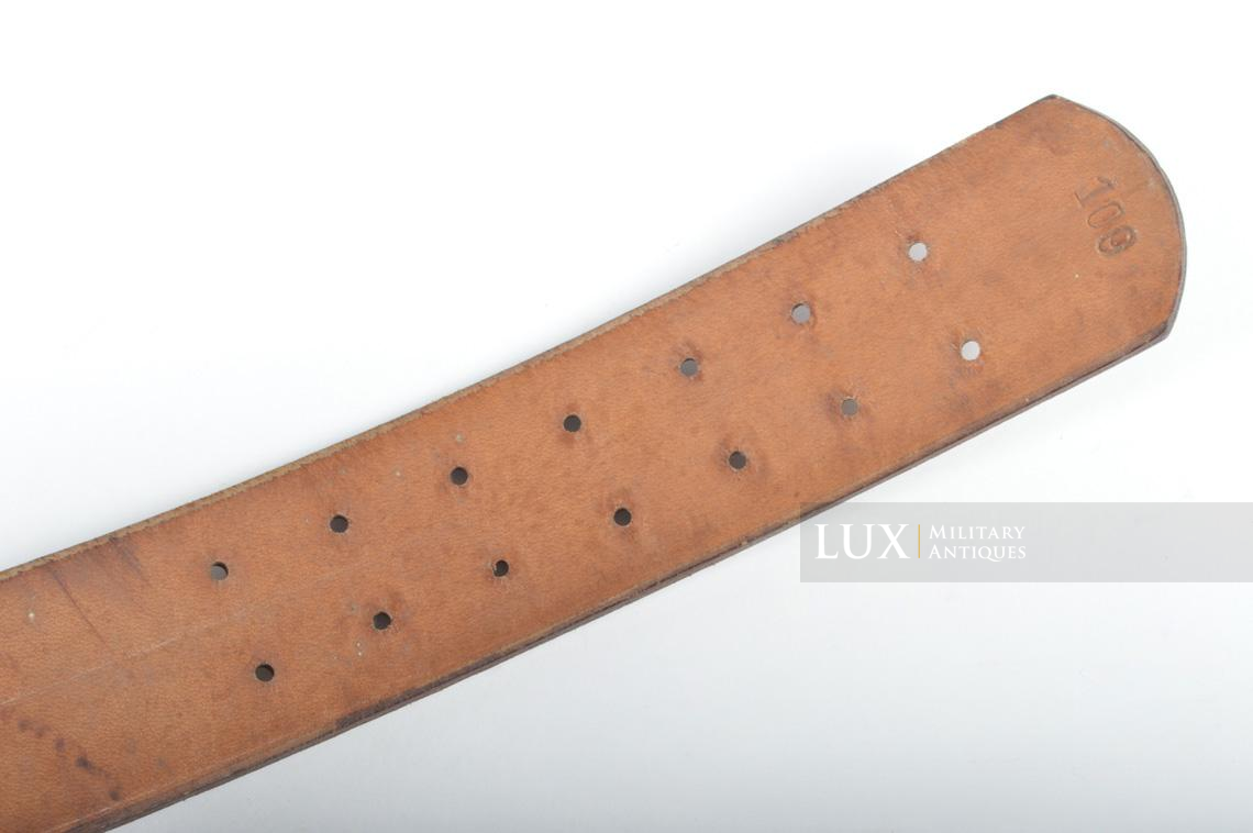 Late war German leather belt in natural brown leather, « RBNr