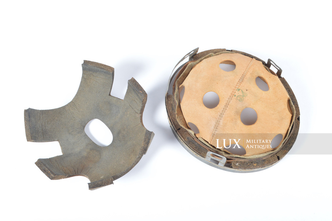 Intérieur milieu de guerre de casque allemand M38 de parachutiste, « 68 » - photo 12