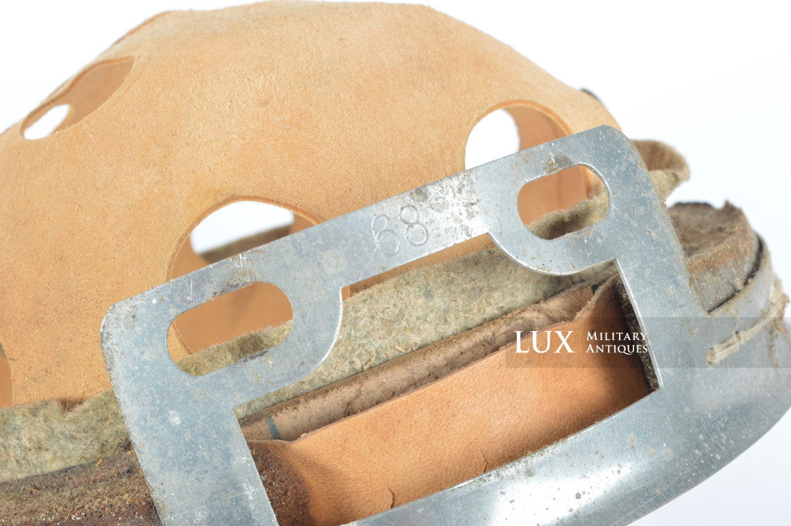 Intérieur milieu de guerre de casque allemand M38 de parachutiste, « 68 » - photo 15