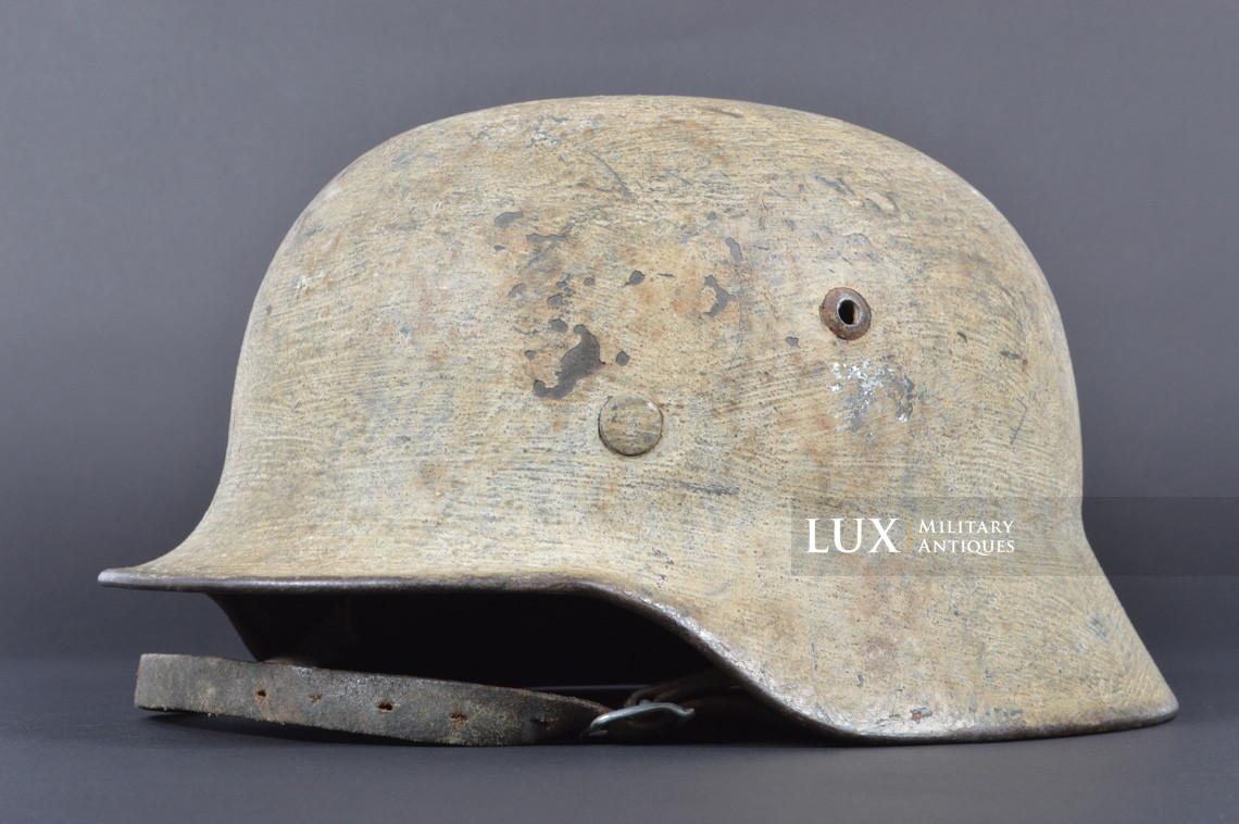Rare M35 Heer winter whitewash camouflage combat helmet, « battle damage » - photo 7