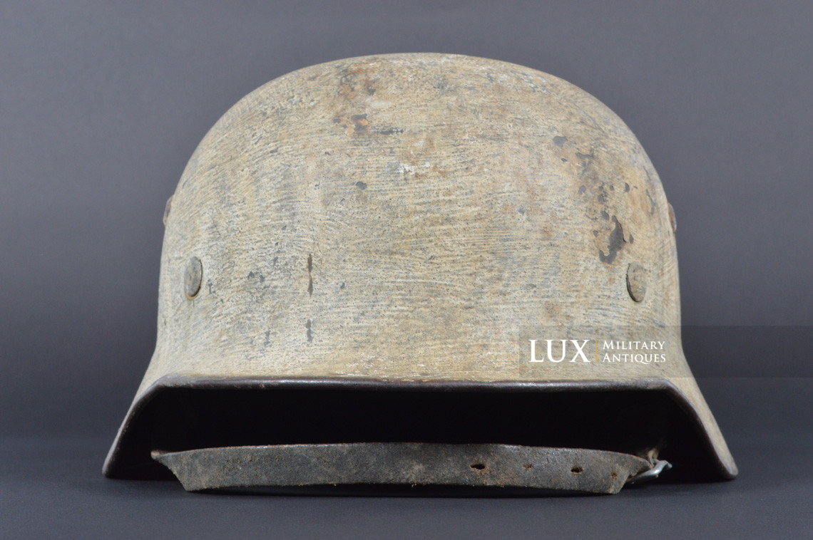 Rare M35 Heer winter whitewash camouflage combat helmet, « battle damage » - photo 8