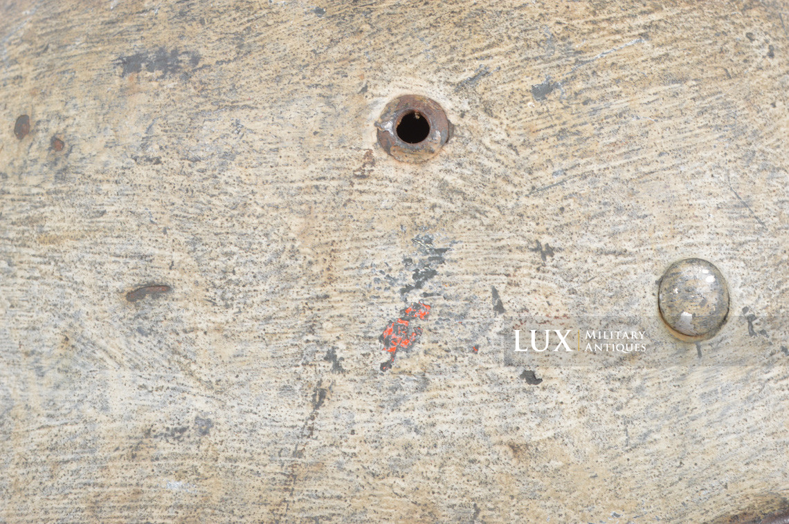 Rare M35 Heer winter whitewash camouflage combat helmet, « battle damage » - photo 20