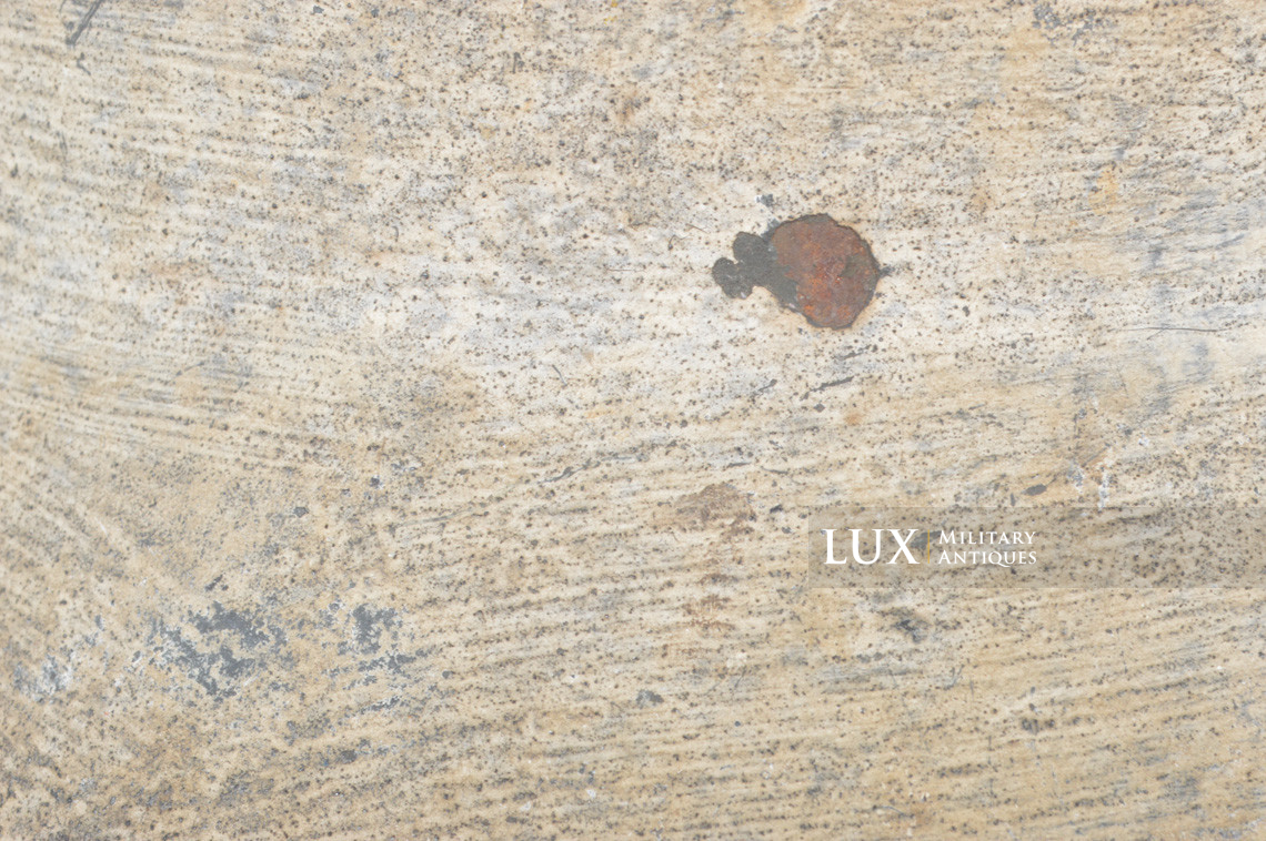 Rare M35 Heer winter whitewash camouflage combat helmet, « battle damage » - photo 25