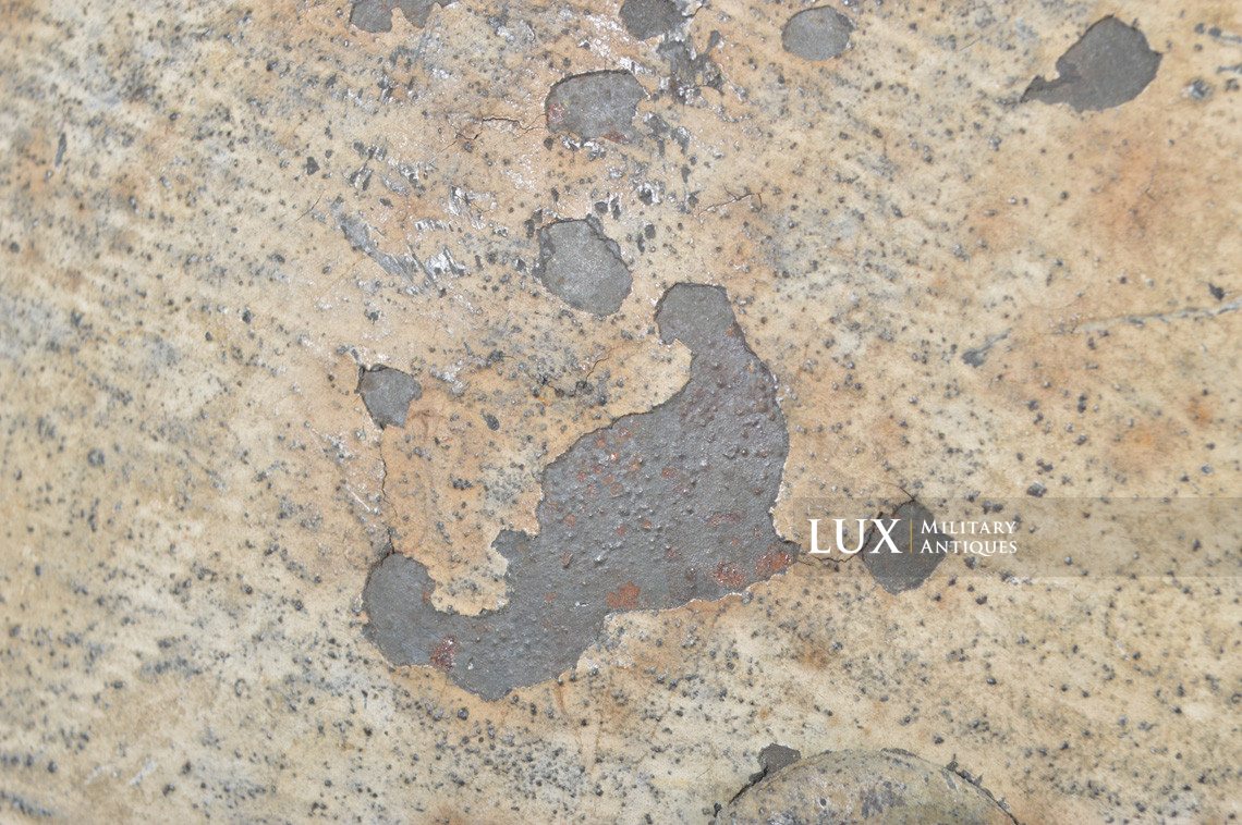 Rare M35 Heer winter whitewash camouflage combat helmet, « battle damage » - photo 32