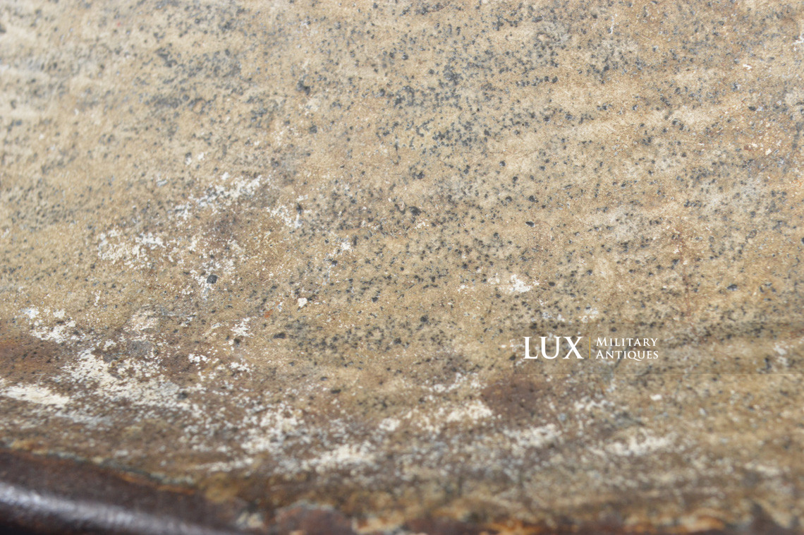 Rare M35 Heer winter whitewash camouflage combat helmet, « battle damage » - photo 34