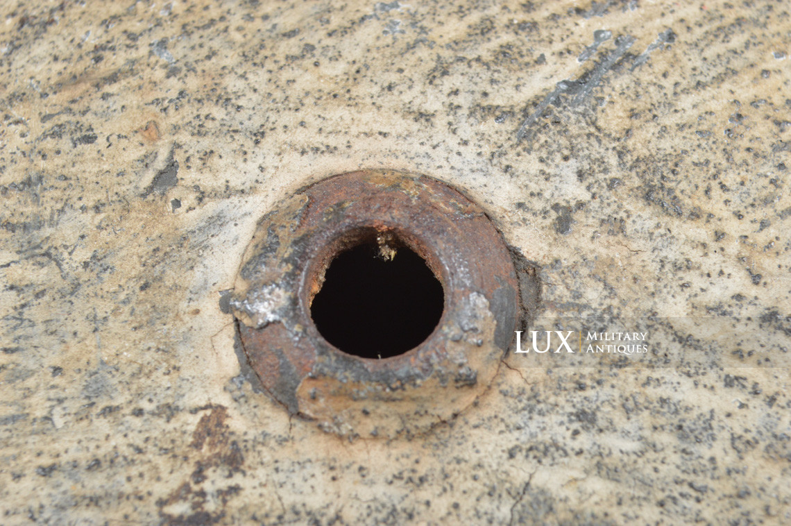 Rare M35 Heer winter whitewash camouflage combat helmet, « battle damage » - photo 37