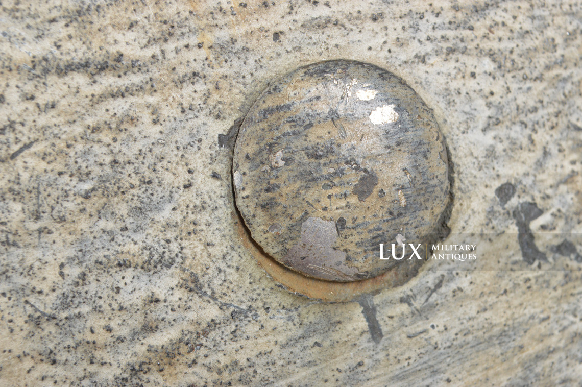 Rare M35 Heer winter whitewash camouflage combat helmet, « battle damage » - photo 38