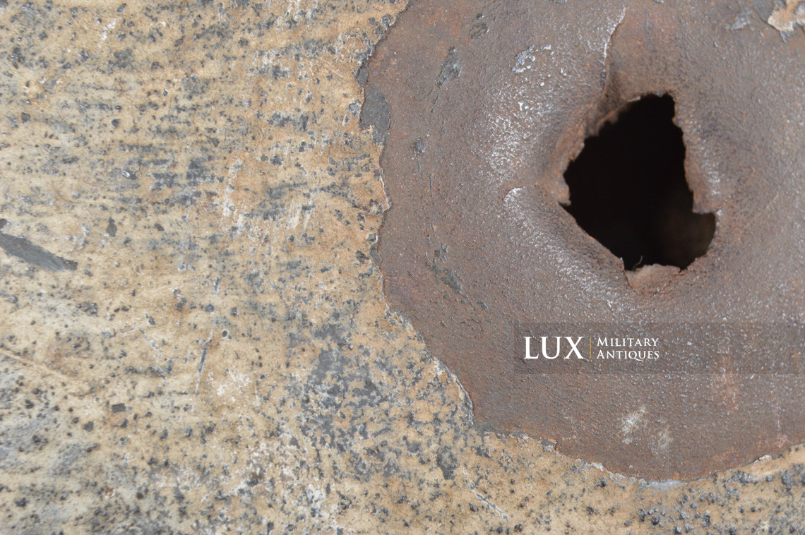 Rare M35 Heer winter whitewash camouflage combat helmet, « battle damage » - photo 42