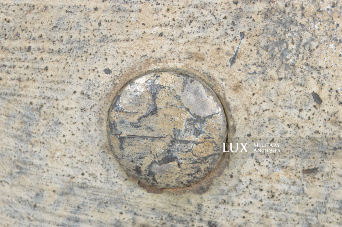 Rare M35 Heer winter whitewash camouflage combat helmet, « battle damage » - photo 43