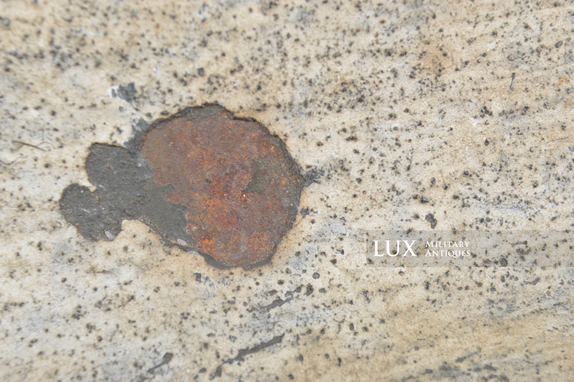 Rare M35 Heer winter whitewash camouflage combat helmet, « battle damage » - photo 45