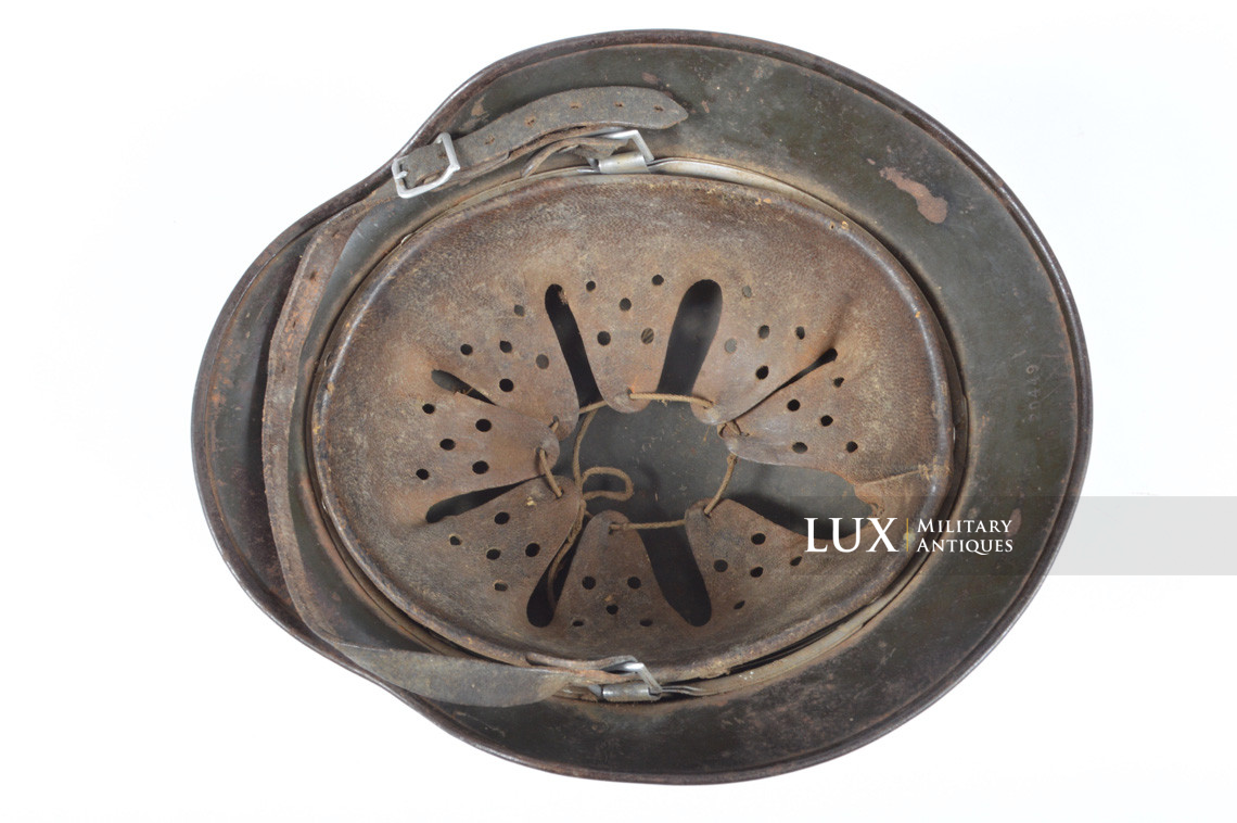 Rare M35 Heer winter whitewash camouflage combat helmet, « battle damage » - photo 46