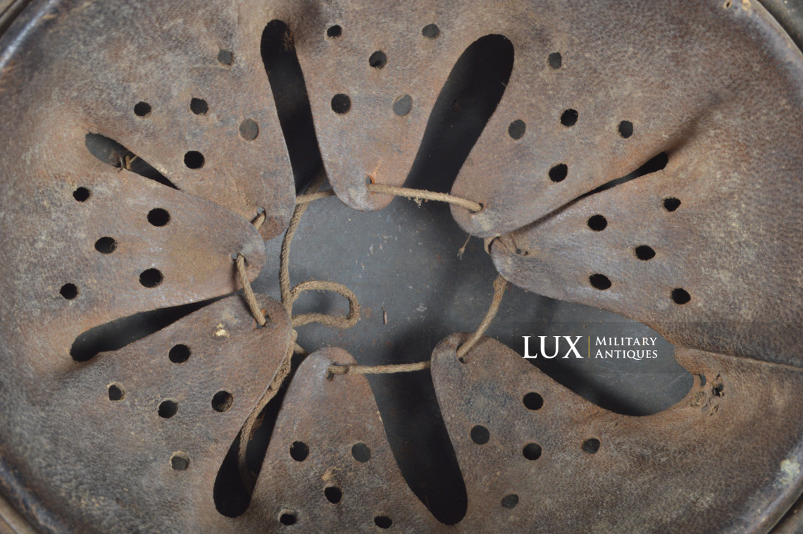 Rare M35 Heer winter whitewash camouflage combat helmet, « battle damage » - photo 47