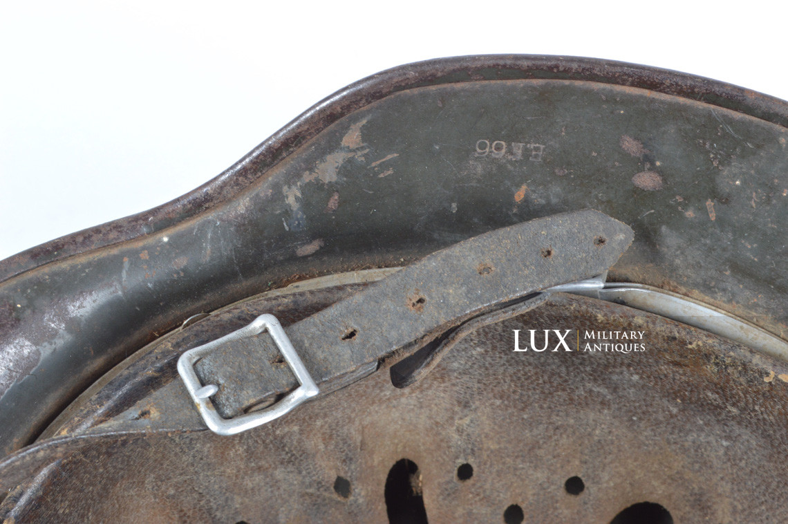 Rare M35 Heer winter whitewash camouflage combat helmet, « battle damage » - photo 48