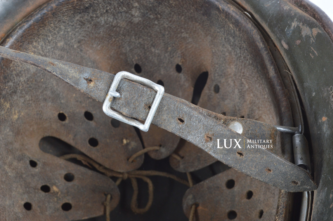 Rare M35 Heer winter whitewash camouflage combat helmet, « battle damage » - photo 54