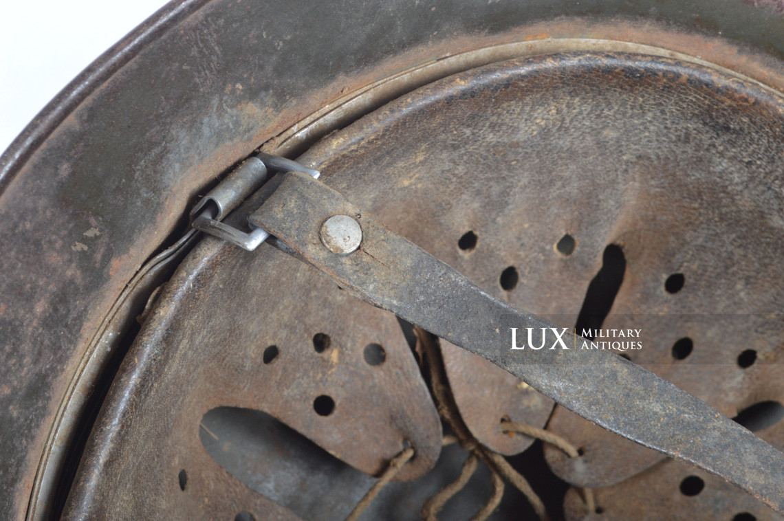 Rare M35 Heer winter whitewash camouflage combat helmet, « battle damage » - photo 55