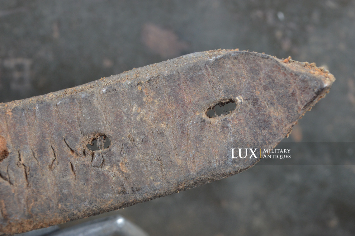 Rare M35 Heer winter whitewash camouflage combat helmet, « battle damage » - photo 61