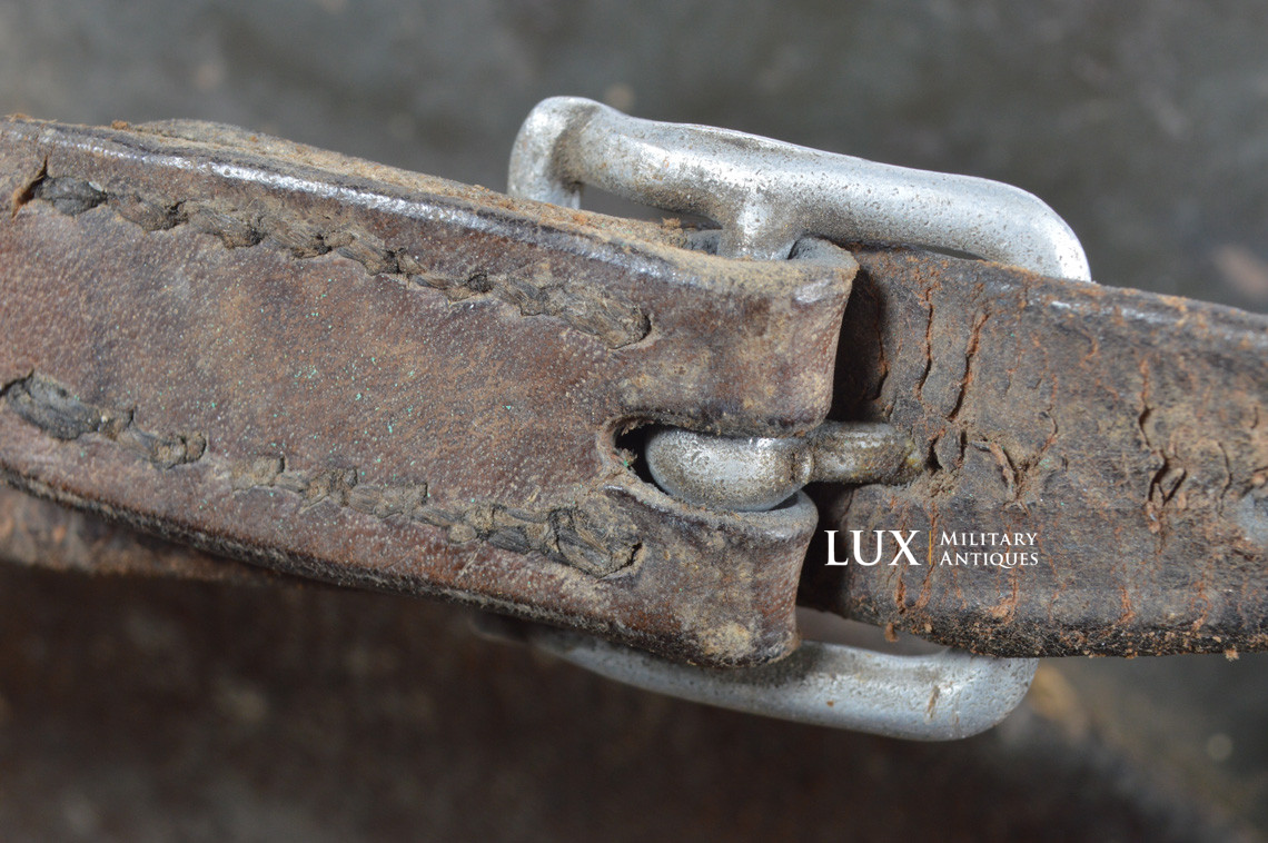 Rare M35 Heer winter whitewash camouflage combat helmet, « battle damage » - photo 62