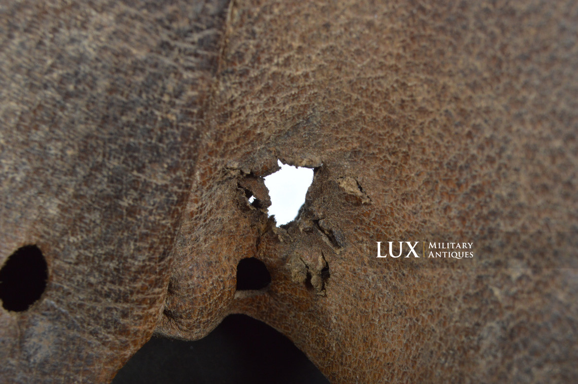 Rare M35 Heer winter whitewash camouflage combat helmet, « battle damage » - photo 70