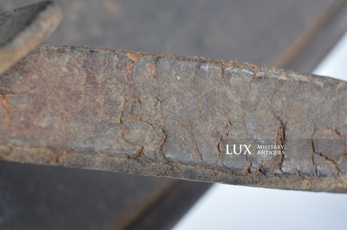 Rare M35 Heer winter whitewash camouflage combat helmet, « battle damage » - photo 57