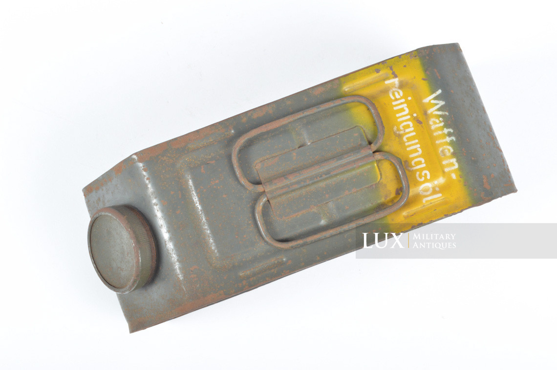MG34/42 gunner's crew cleaning oil storage container - photo 9