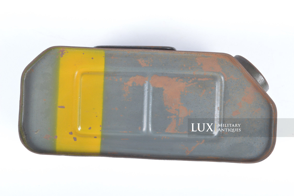 MG34/42 gunner's crew cleaning oil storage container - photo 15