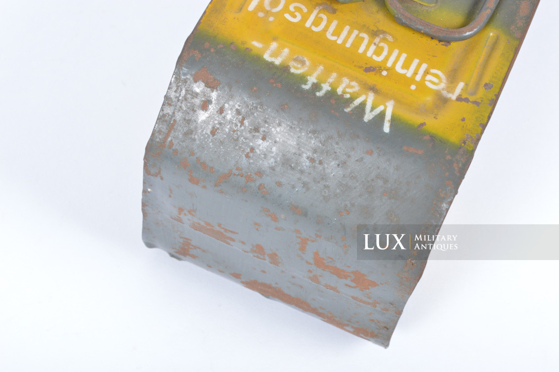 MG34/42 gunner's crew cleaning oil storage container - photo 16