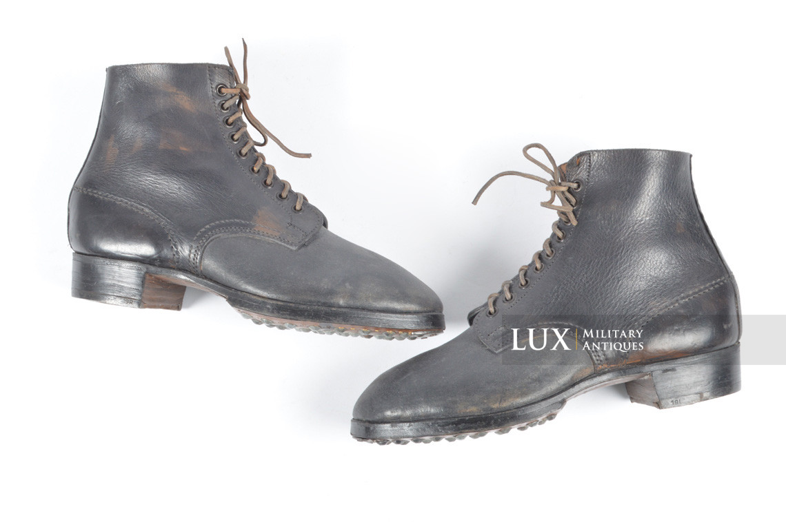 Unissued late-war German low ankle combat boots - photo 4