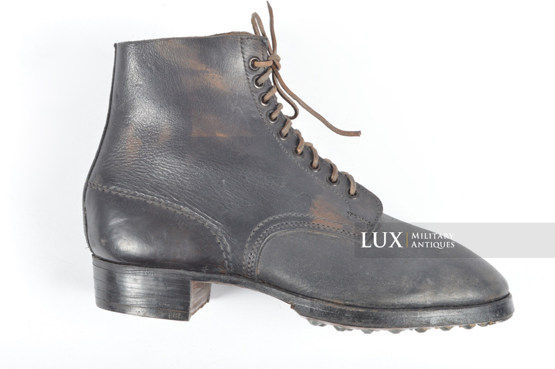 Unissued late-war German low ankle combat boots - photo 8