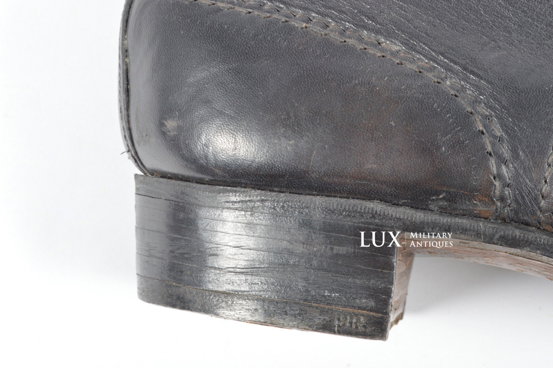 Unissued late-war German low ankle combat boots - photo 9