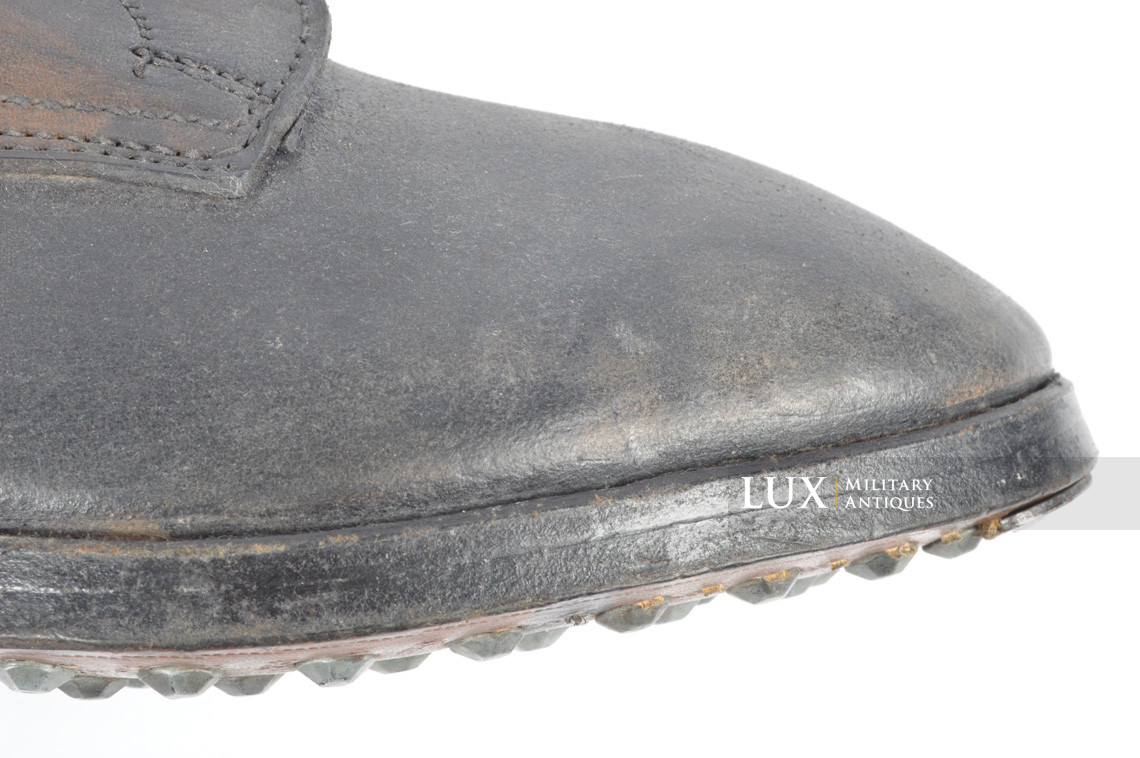 Unissued late-war German low ankle combat boots - photo 10