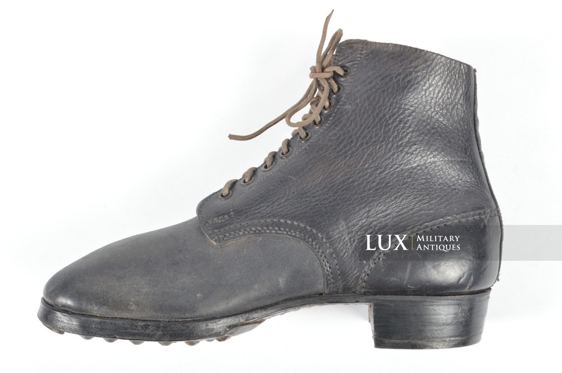 Unissued late-war German low ankle combat boots - photo 12