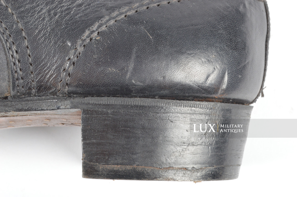 Unissued late-war German low ankle combat boots - photo 13