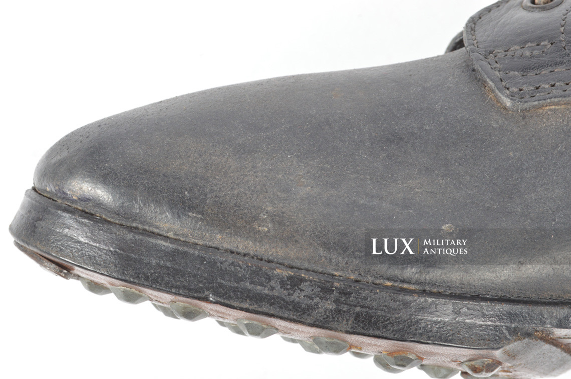 Unissued late-war German low ankle combat boots - photo 14
