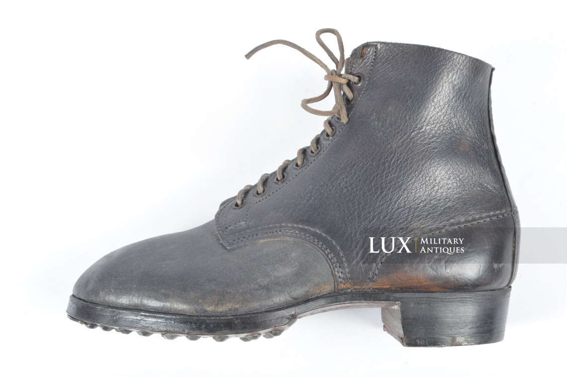 Unissued late-war German low ankle combat boots - photo 25