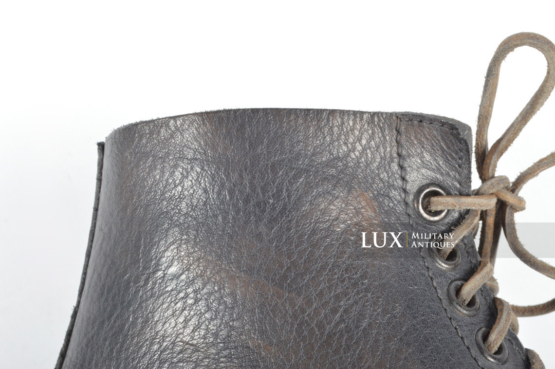 Unissued late-war German low ankle combat boots - photo 32