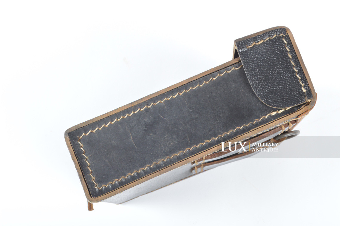 Unissued MG34/42 gunner's belt pouch in black pressed cardboard, « Presstoff » - photo 11