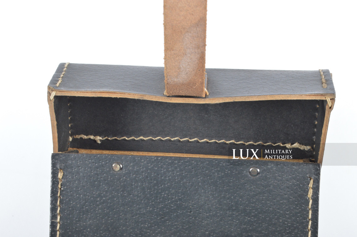 Unissued MG34/42 gunner's belt pouch in black pressed cardboard, « Presstoff » - photo 14