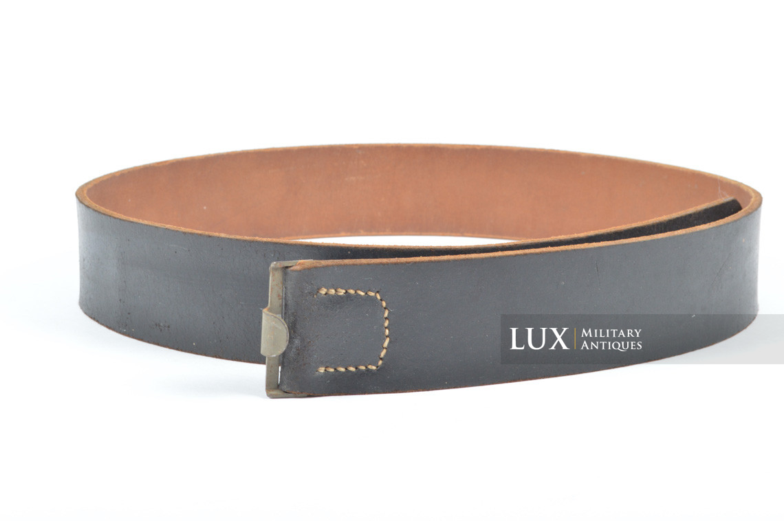 Unissued German late-war leather belt, dated 1943, RBNr « 1/0666/0018 » - photo 4