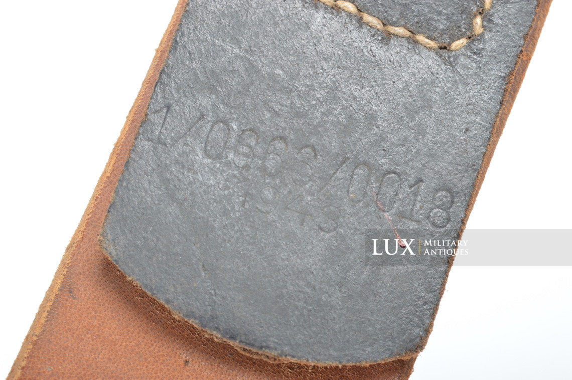 Unissued German late-war leather belt, dated 1943, RBNr « 1/0666/0018 » - photo 9