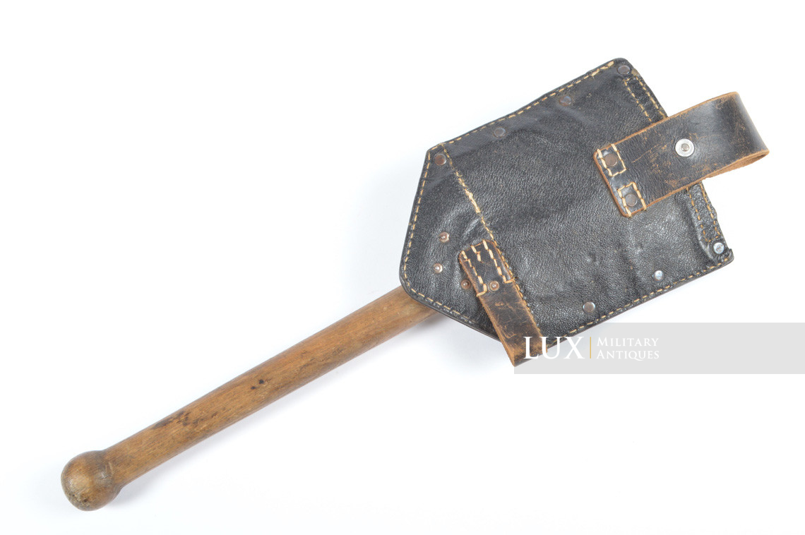 Pelle pliante allemande et son porte pelle en carton pressé - photo 8