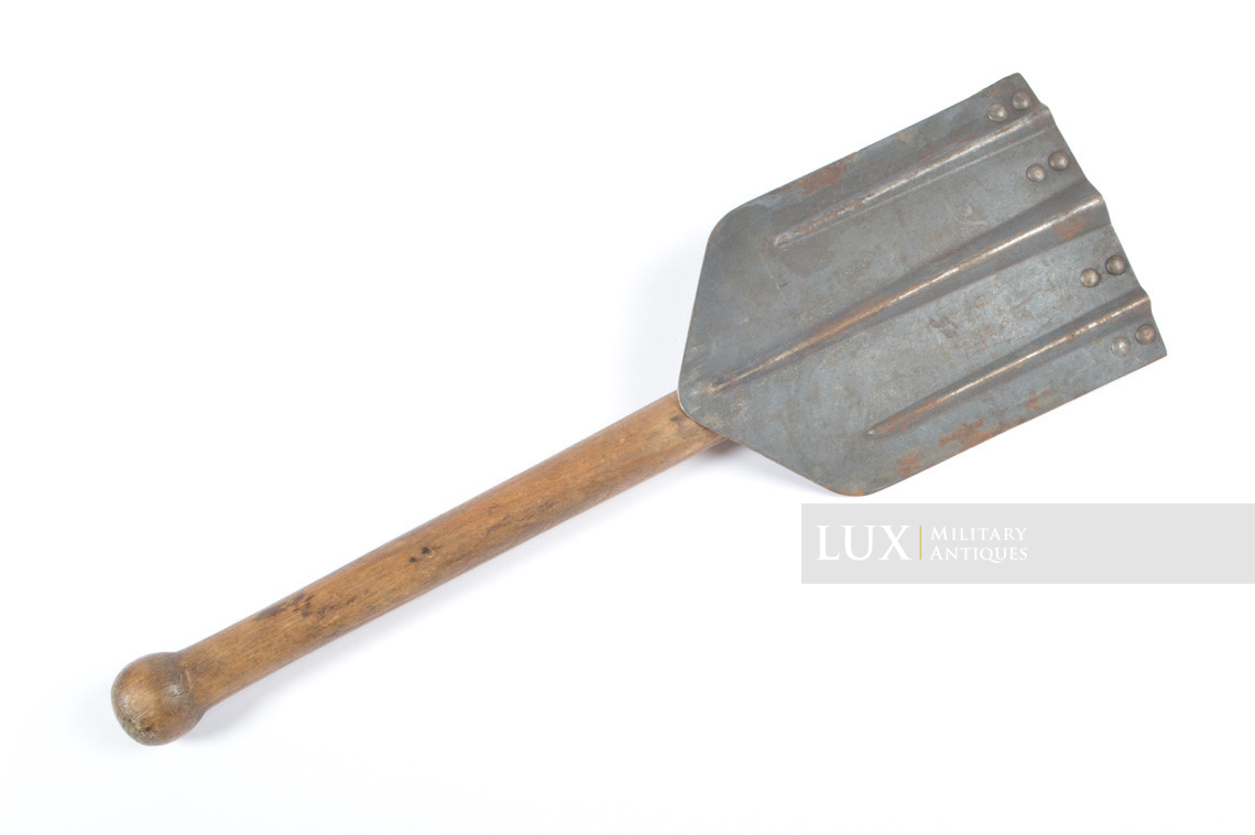 Pelle pliante allemande et son porte pelle en carton pressé - photo 19