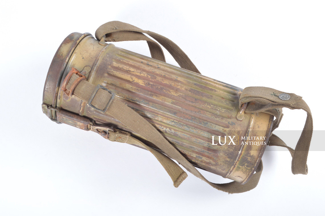 German three-tone « Normandy » camouflage gas mask canister, « untouched / woodwork find » - photo 7