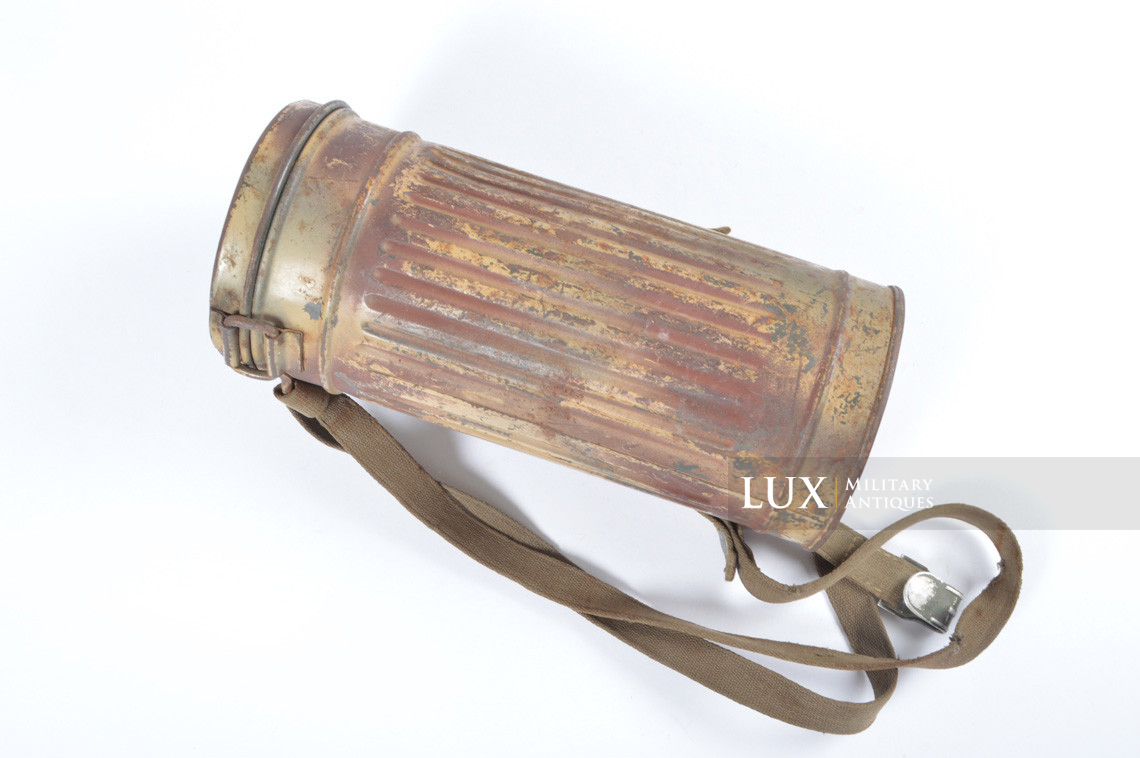 German three-tone « Normandy » camouflage gas mask canister, « untouched / woodwork find » - photo 10