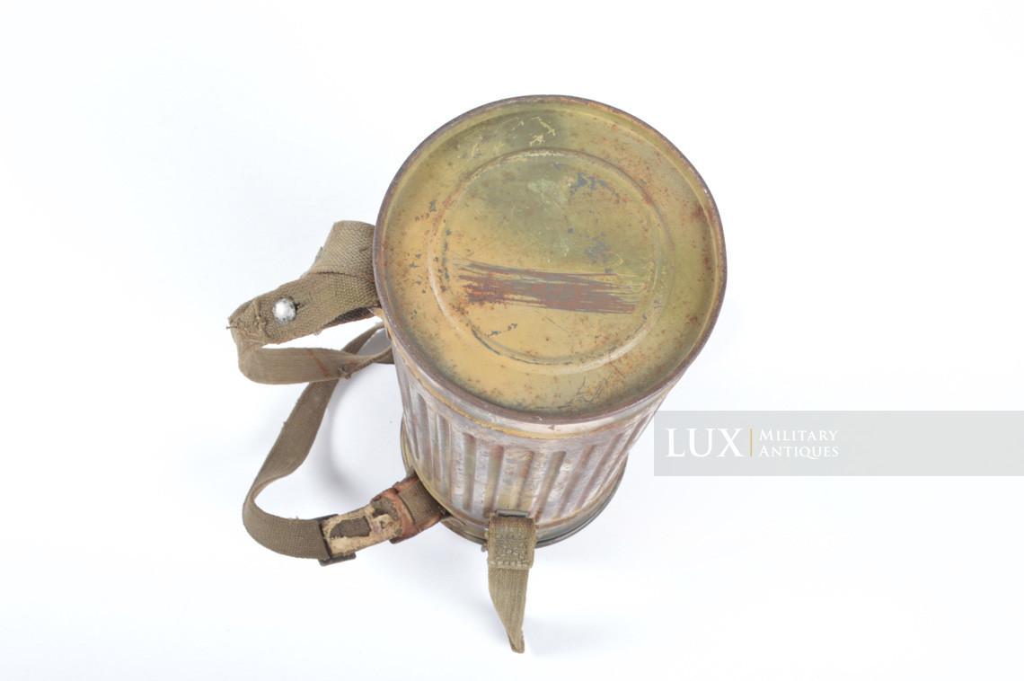 German three-tone « Normandy » camouflage gas mask canister, « untouched / woodwork find » - photo 13